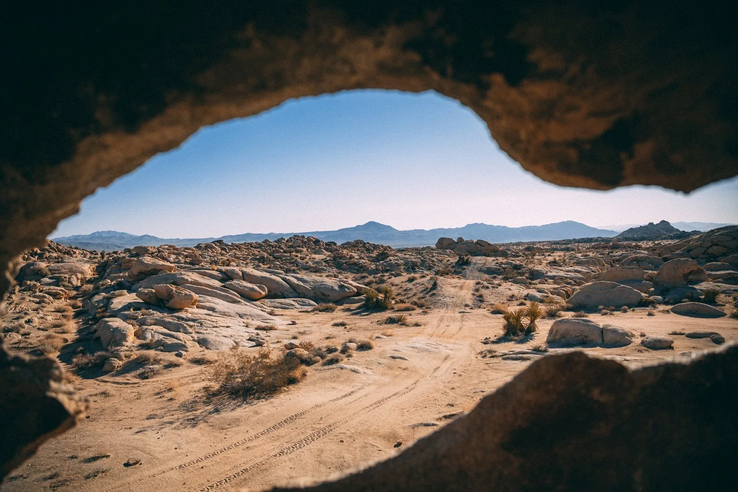 happy-trails-rental-johnson-valley-ohv-park-cougar-buttes-view-from-jaws-cave-rock